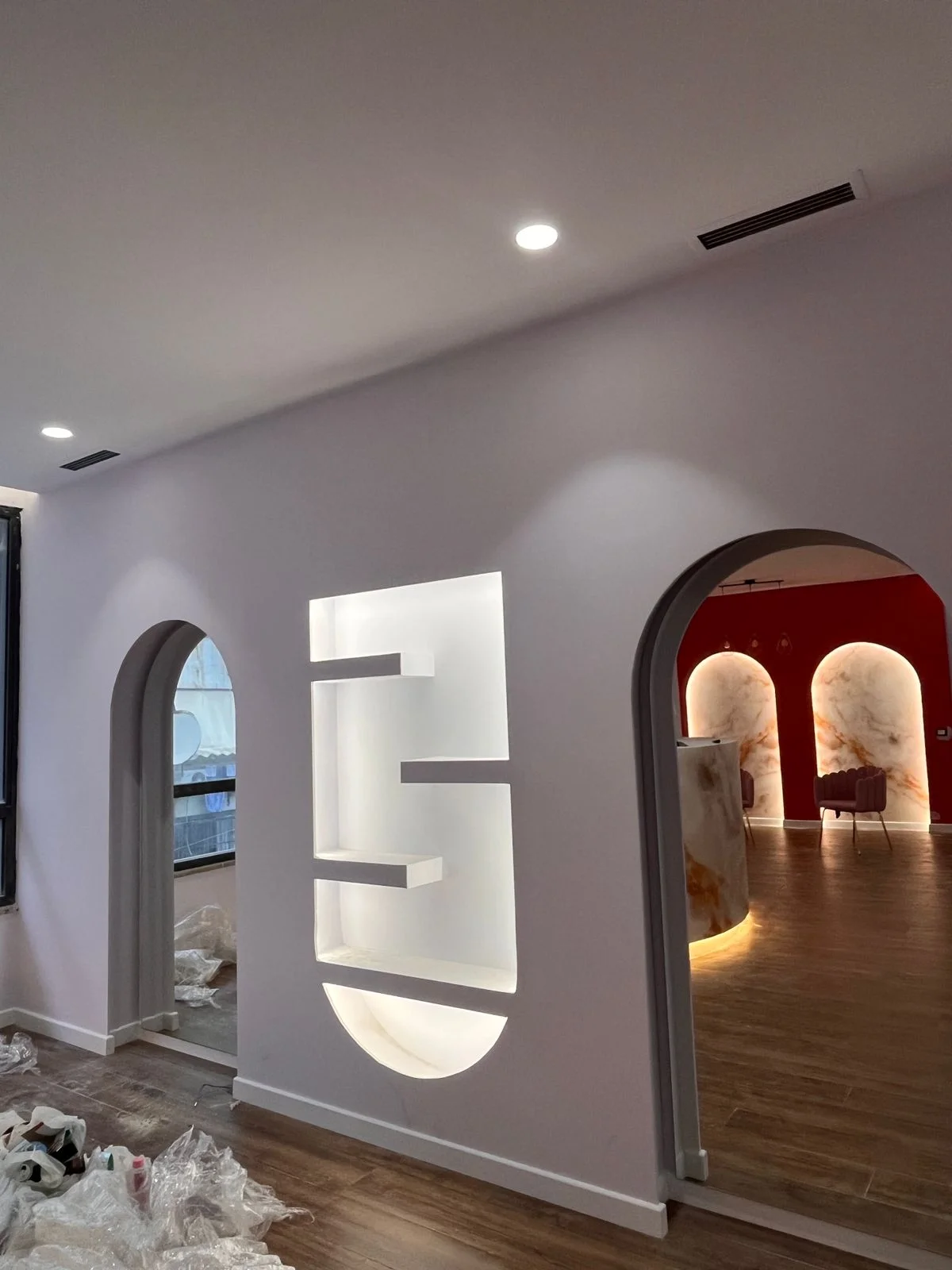 Arched openings with shelving